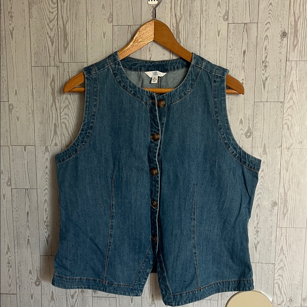 Time and Tru Light Blue Denim Round-Neck Button Top